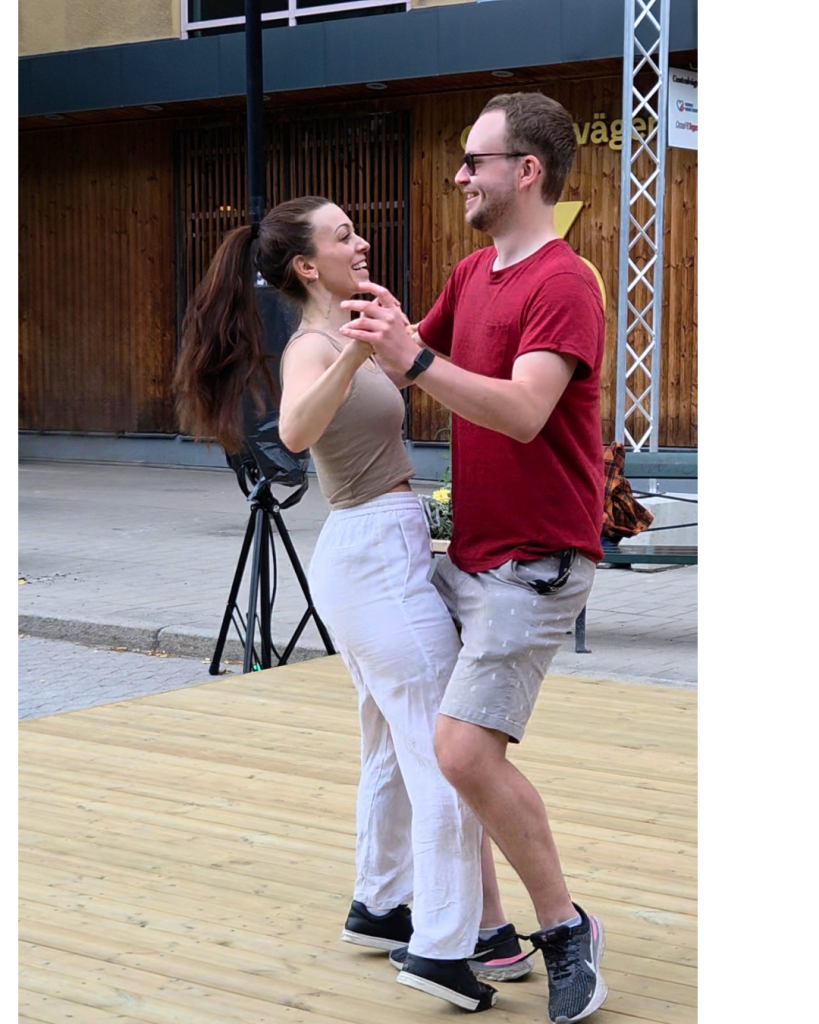 Intro Class outdoors of Solna Centrum!